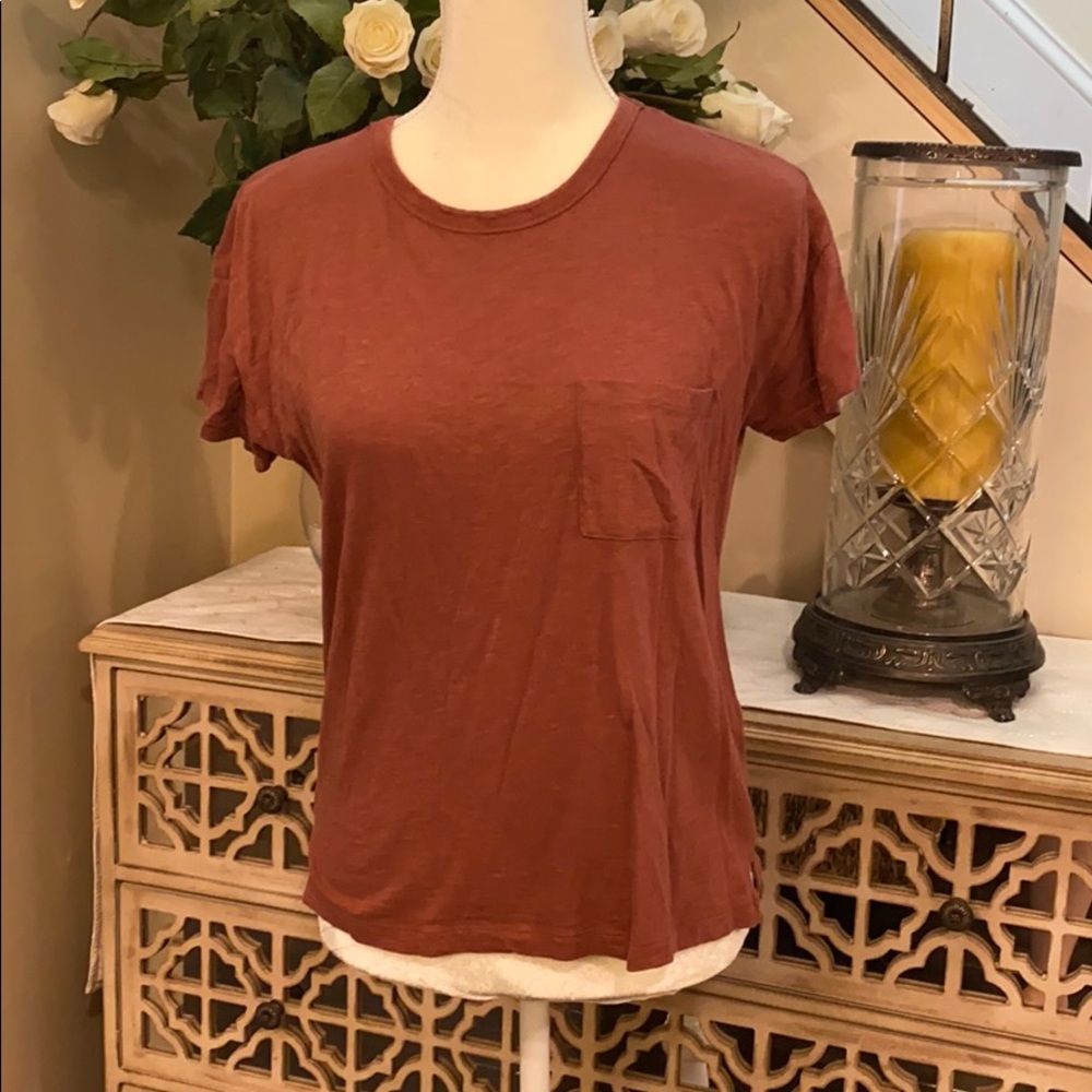 Abercrombie & Fitch rust colored t-shirt